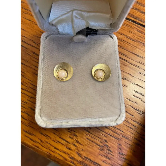 Maui divers coral and gold post back earrings in gold - Picture 9 of 10